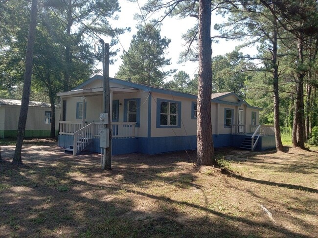 Building Photo - Be part of this cozy community at Roy Harris Loop