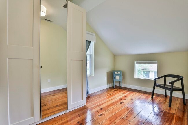 Building Photo - 64A Holiday Ln