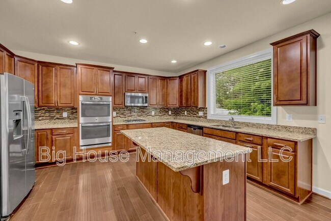 Building Photo - 3713 Chancelsors Dr