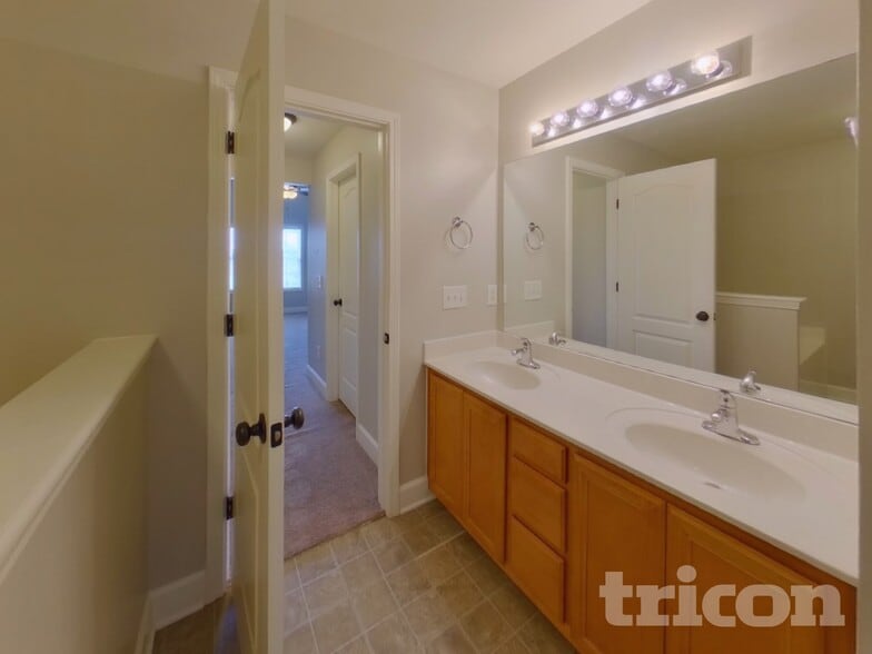 Building Photo - 1940 Portway Rd