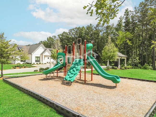Building Photo - 3880 Chivalry Dr
