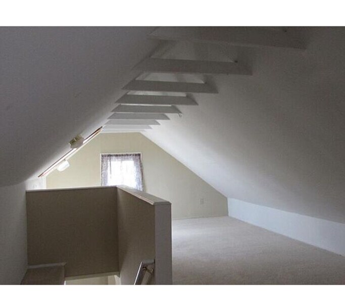 2nd floor - 3345 Linden St