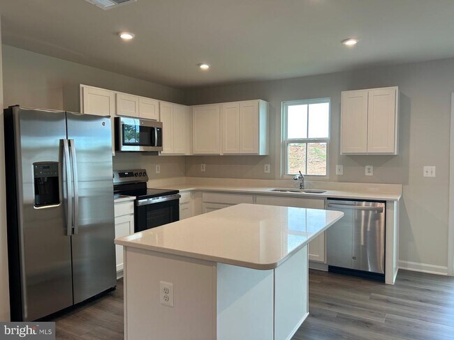 Building Photo - 3020 Silver Birch Ln