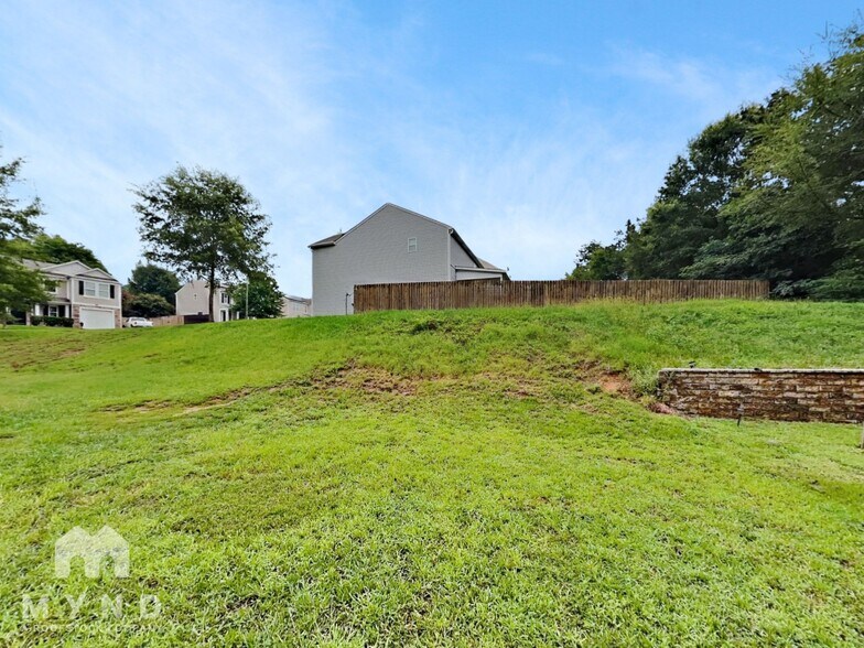 Building Photo - 6108 Fazenda Drive