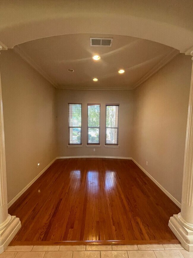 Building Photo - Gorgeous Home in Sonoma Ranch off Golf Club Rd!