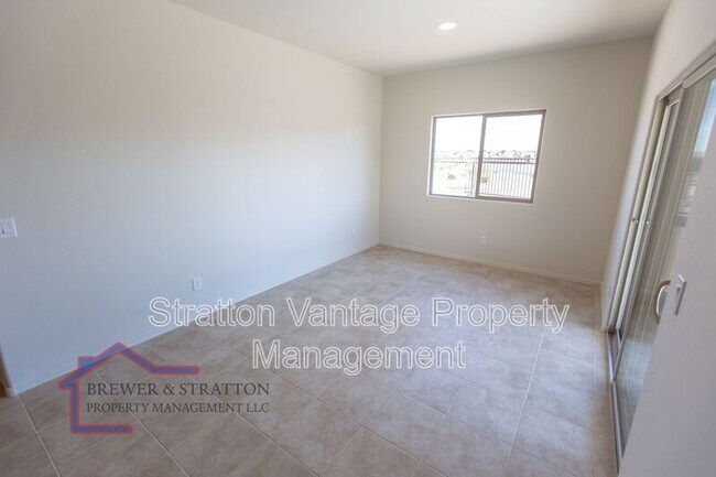 Building Photo - 18473 N Lakeside Dr