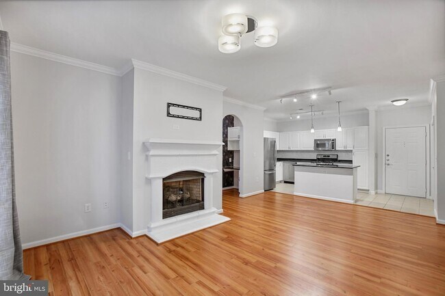Building Photo - 12937 Centre Park Cir
