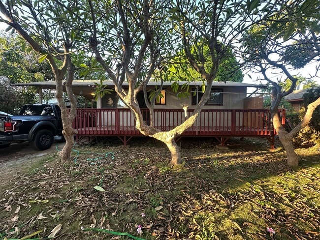 Building Photo - 2 bedroom 1.5 bathroom Ohana, across the street from the beach and park!