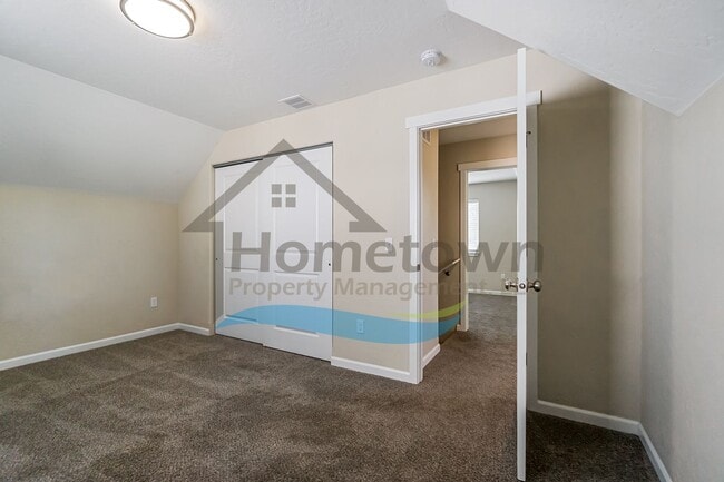 Building Photo - 2 Bedroom 2 Bath Home with Attached Garage...