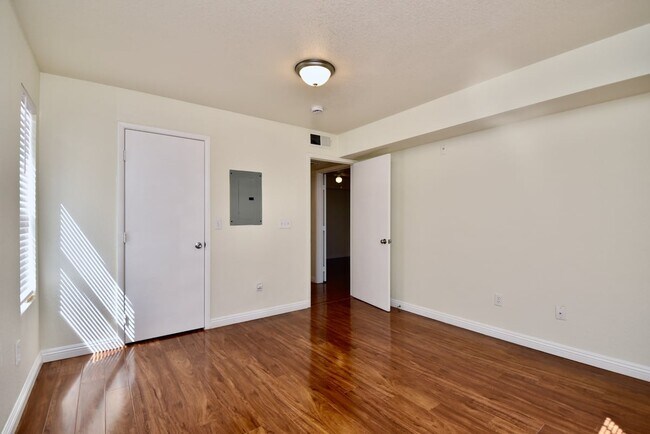 Building Photo - 2nd Level Specious One Bedroom Condo at Copper Sands!