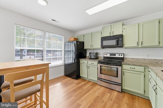 Building Photo - 11170 Hamlet Ct