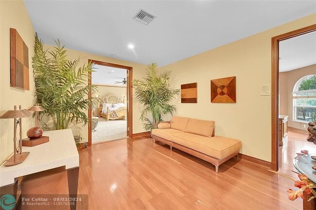 Building Photo - 4200 Coral Hills Dr