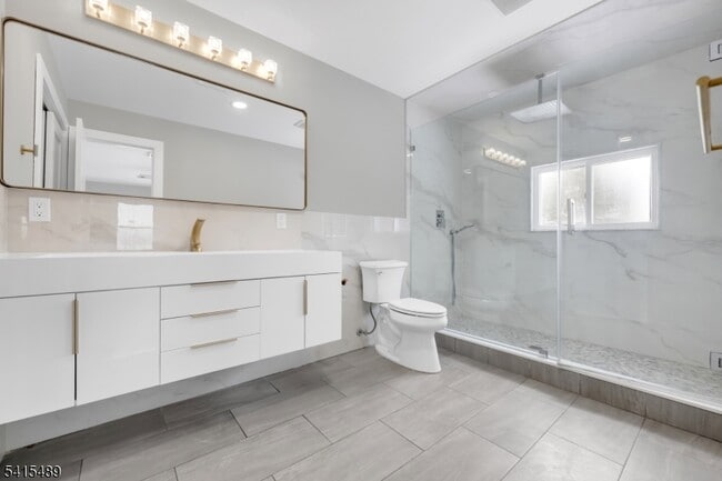 Building Photo - 475 Cedar Ln