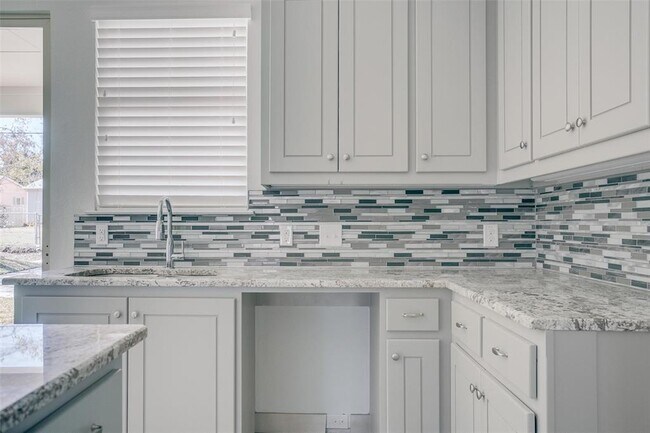 Building Photo - 2704 Gordon Ave