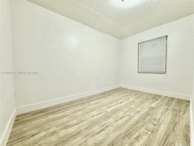 Building Photo - 729 NW 114th St