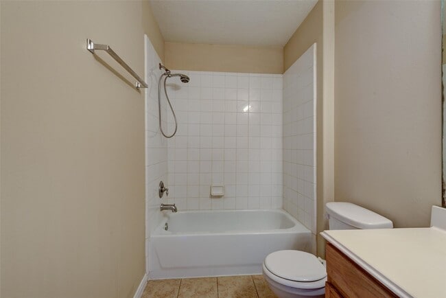 Building Photo - 822 Richview Dr