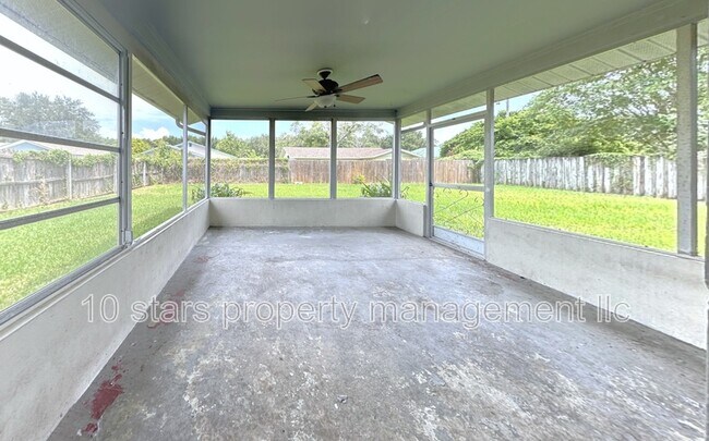 Building Photo - 31211 Stoney Brook Dr
