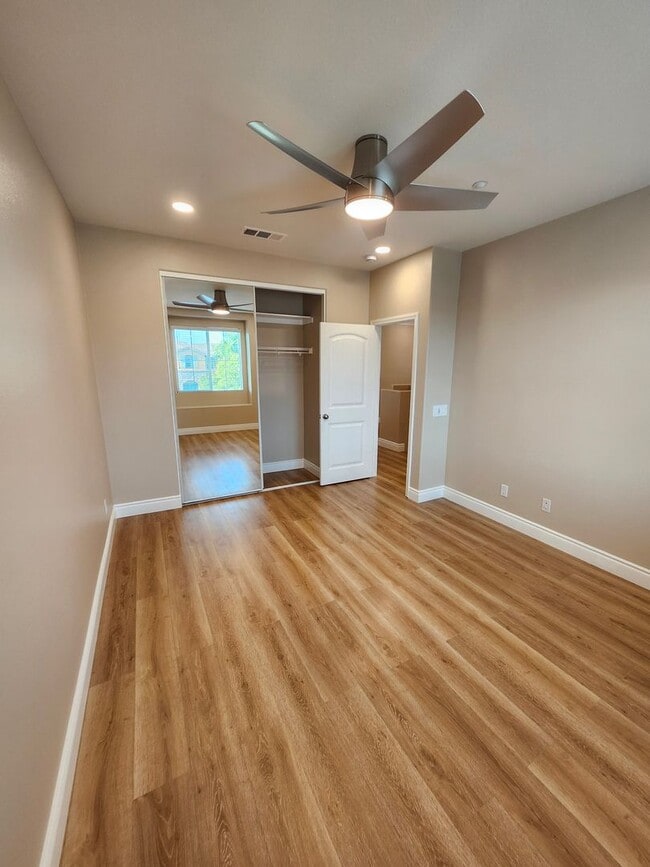 Building Photo - Luxurious 4-Bedroom View Home in Desirable...