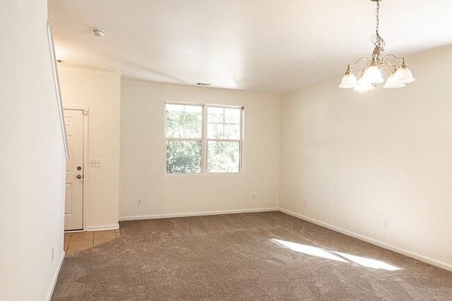 Building Photo - Four Bedroom in Shadow Moss