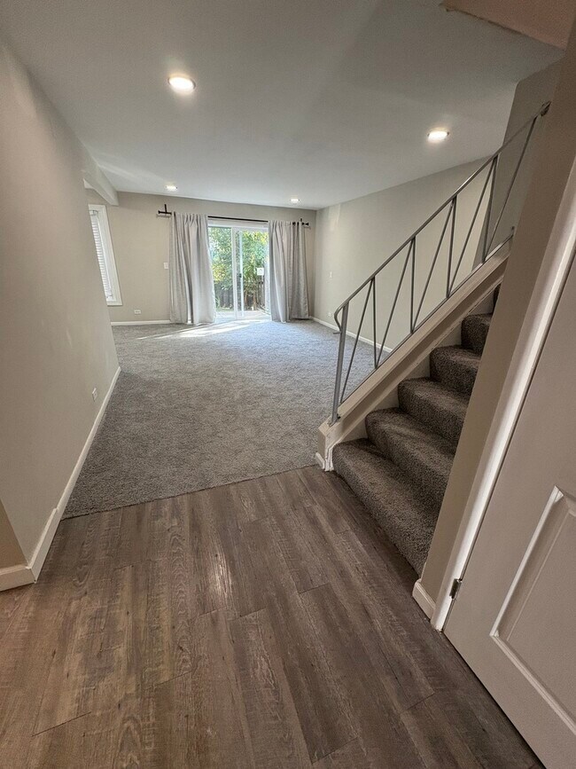 Building Photo - 207 Walker Dr