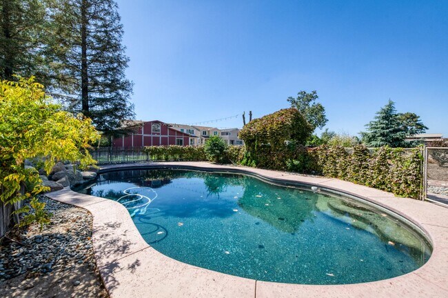 Building Photo - 4105 E Perrin Ave