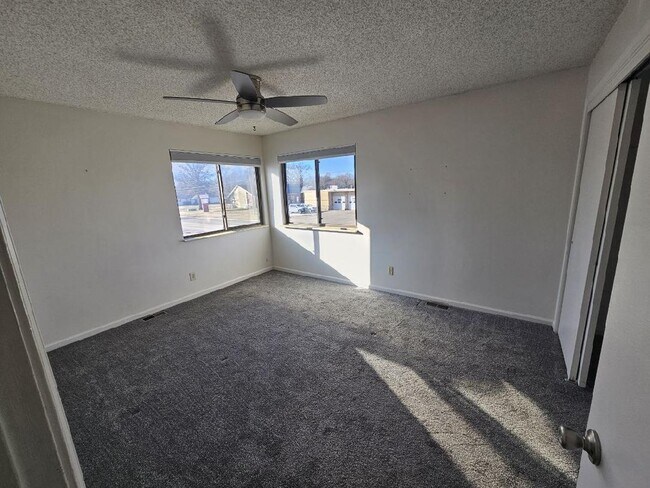 Building Photo - 8724 W University St