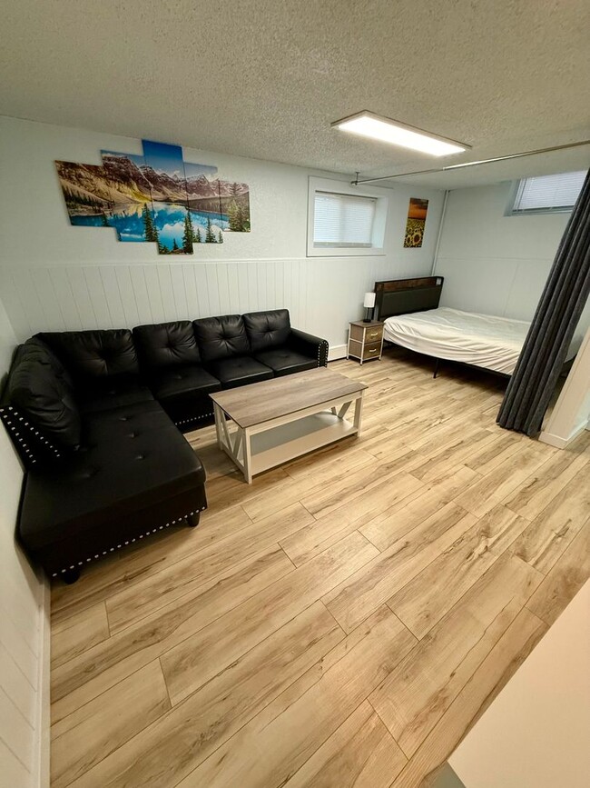 Building Photo - Eighth Ave - 760