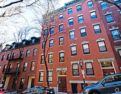 Building Photo - 42 Garden St