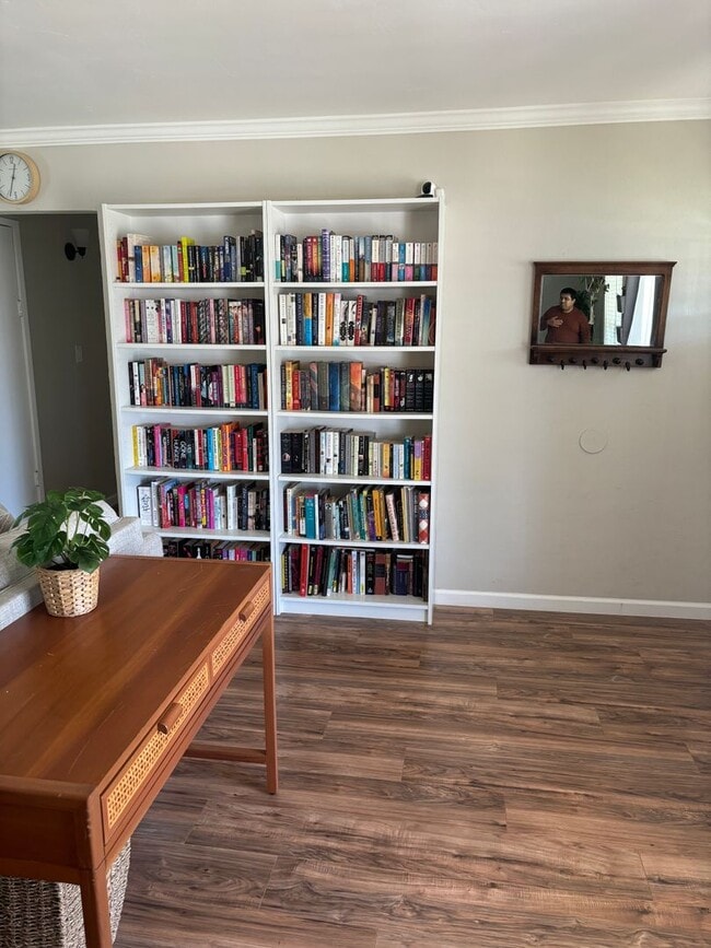 Building Photo - Adorable 3/1 w/Amazing Fenced Yard!  PLEASE READ ENTIRE AD FOR VIEWINGS