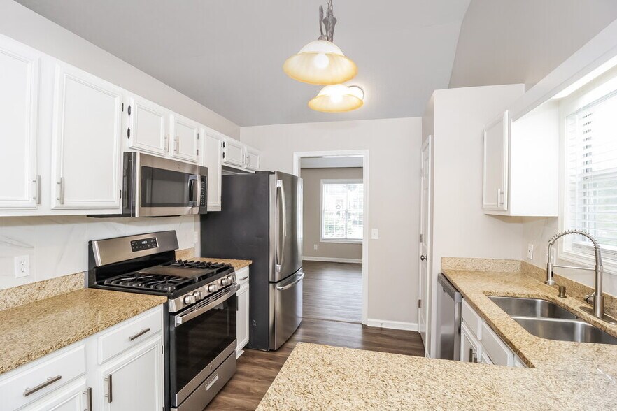 Building Photo - 2869 Overlake Run
