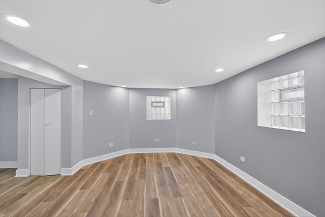 Building Photo - 1657 N Harding Ave