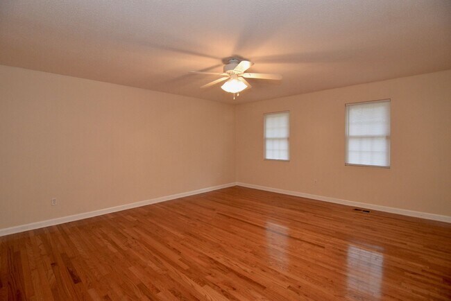 Building Photo - Evans 3 Bed/2 Bath w/ Garage & Huge Fenced...