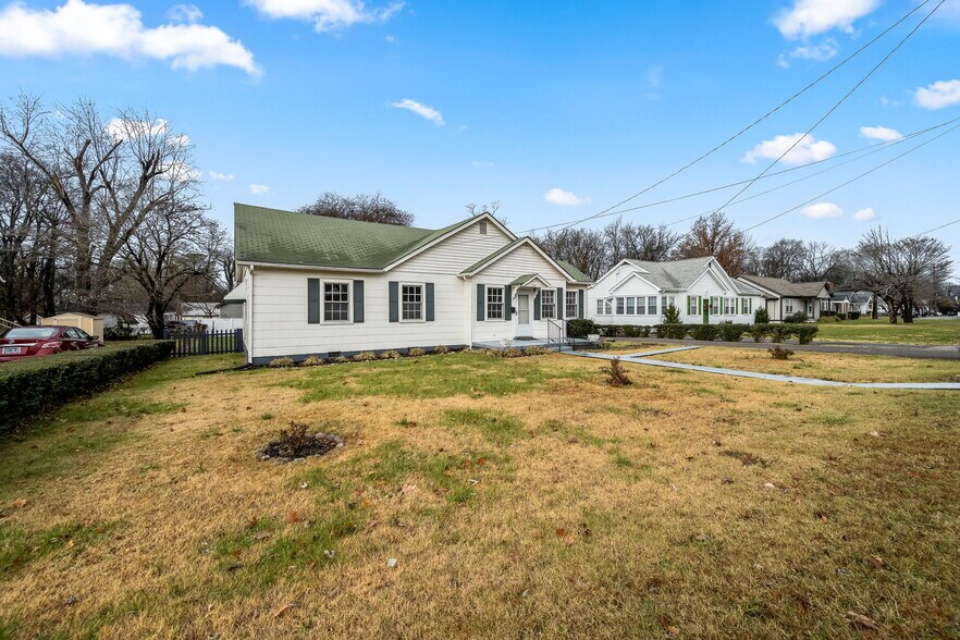 Building Photo - 308 1st Ave