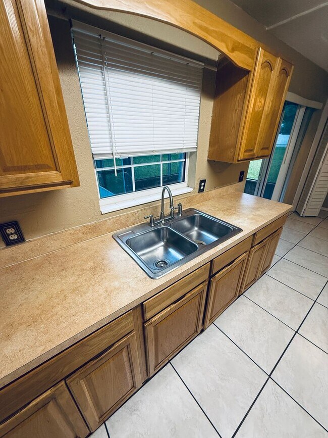 Building Photo - 3 BR / 1.5 BA HOME IN MELBOURNE