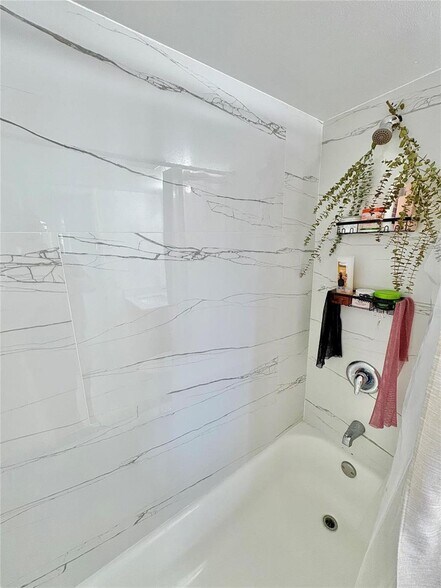 Building Photo - 4832 Grapevine Way