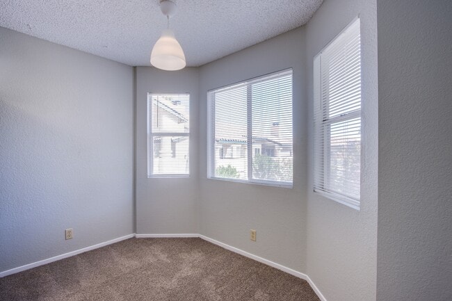 Building Photo - 1333 Cinder Rock Dr