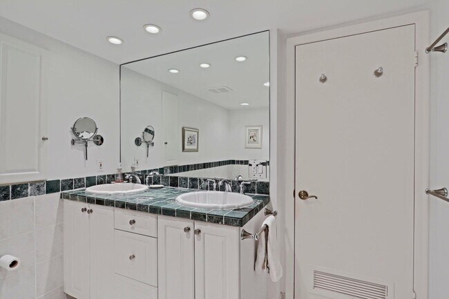 Building Photo - 5550 N Ocean Dr