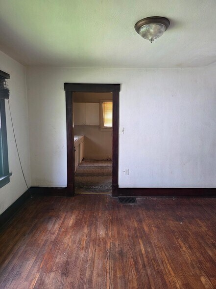 Building Photo - 1830 N Lowber St