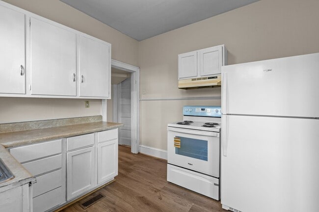 Building Photo - 308 Causey Ave