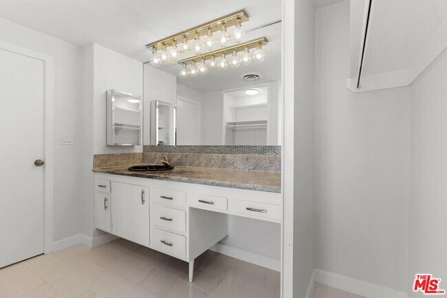 Building Photo - 10501 Wilshire Blvd