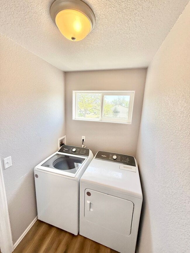 Building Photo - Like New home on Sweetwater for rent!