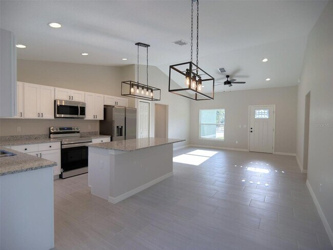 Building Photo - 6022 SW 206th Ave