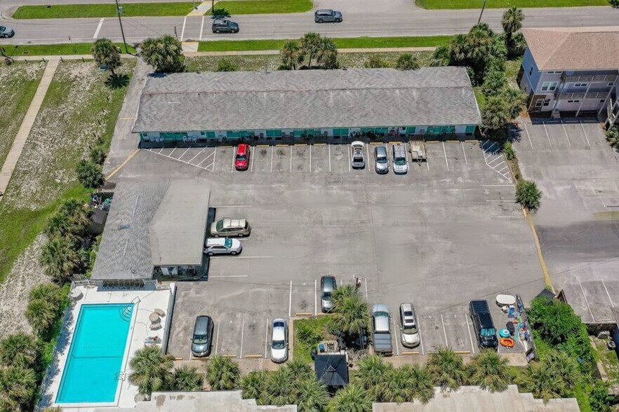 Building Photo - 302 Santa Rosa Blvd