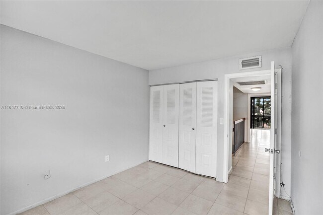 Building Photo - 20607 NE 7th Ct