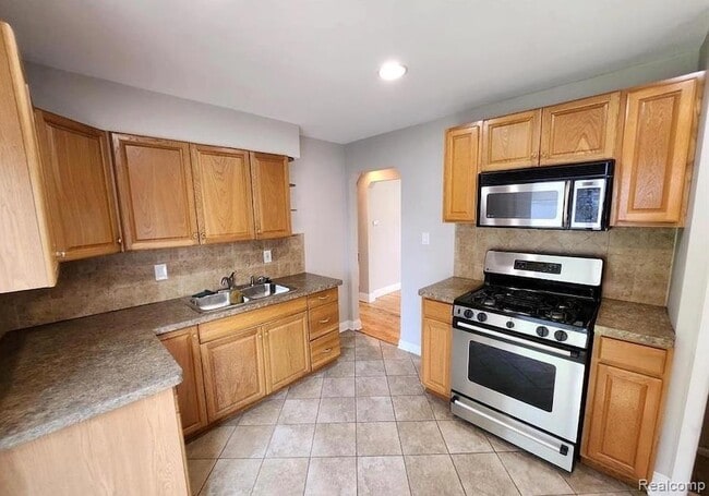 Building Photo - 1761 E Milton Ave