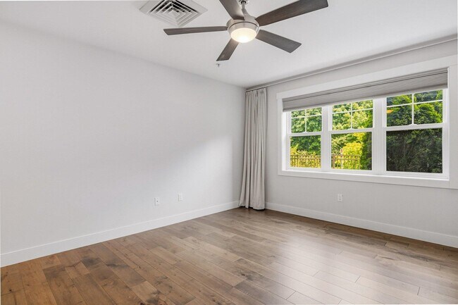 Building Photo - 150 US-1 BYP