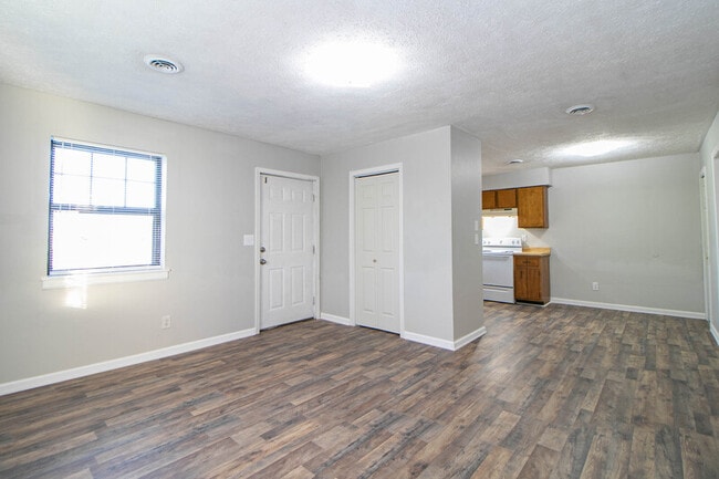 Building Photo - 12-412 Thompsonville Ln