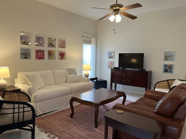 Building Photo - 13106 Dobree Pl