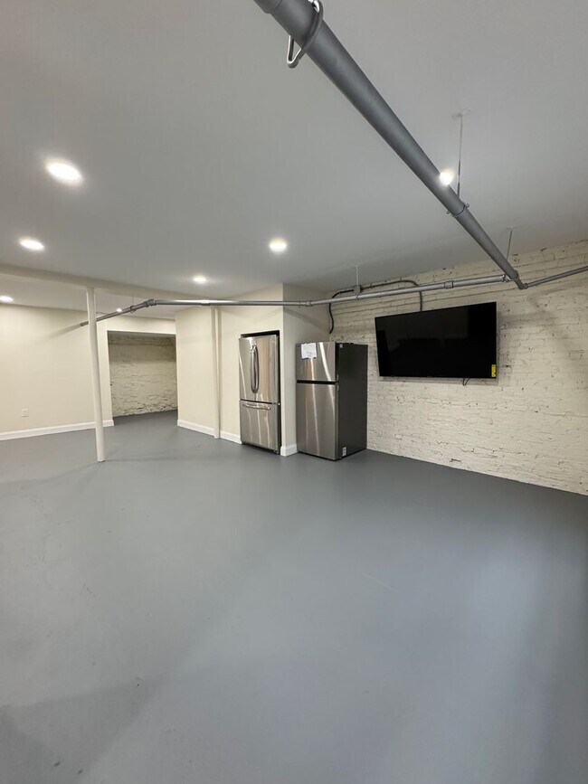 Building Photo - Single Family in Allston Near BU - Available 9/1/2026