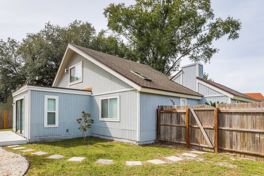 Building Photo - 6826 Coralberry Ct